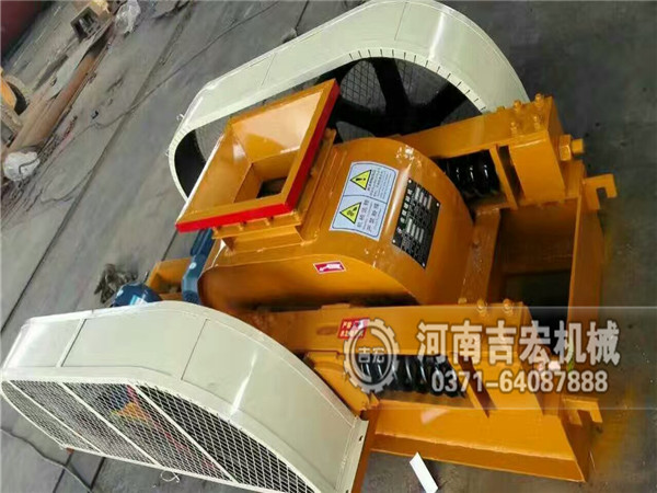 小型對(duì)輥破碎機(jī)發(fā)貨現(xiàn)場
