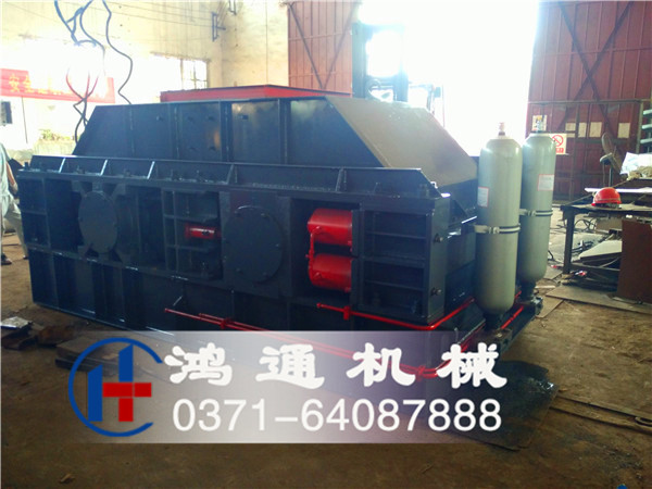 1500×800液壓對(duì)輥破碎機(jī)一天能產(chǎn)多少方砂子！