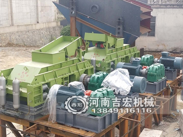 專吃12、13石子液壓對輥制砂機(jī)-砂場必備制砂設(shè)備！