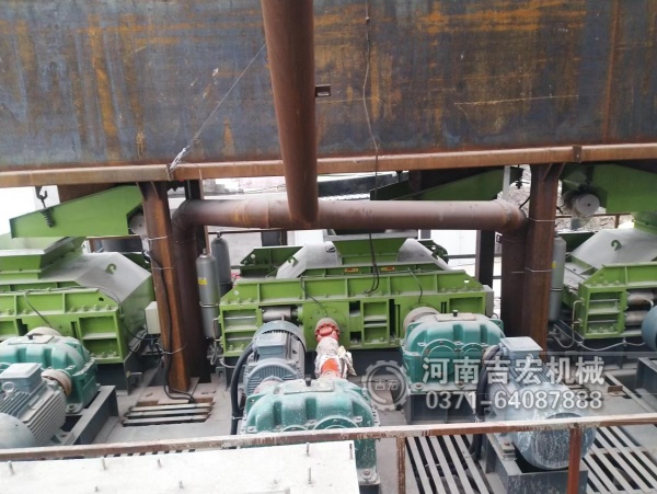 試過多種破碎機,為啥老廠長獨寵白云石對輥機？答案藏在細節(jié)里！
